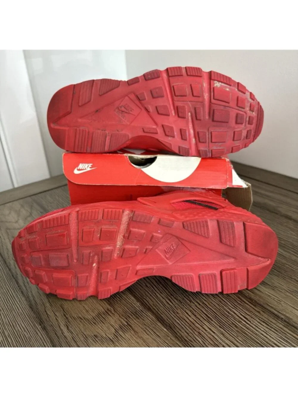 Nike Huarache Run GS University Red Youth Size 7Y Sneakers W/Box